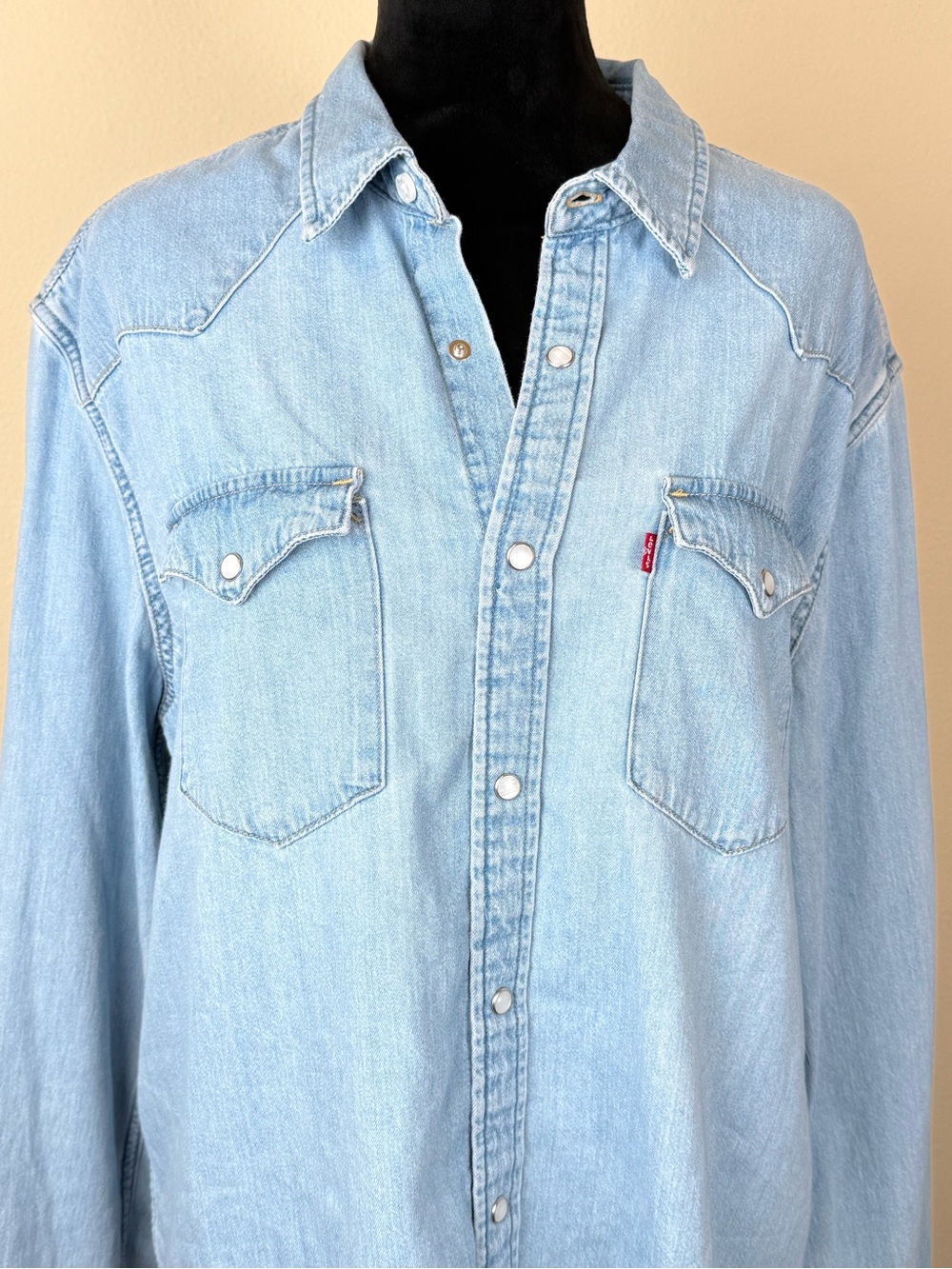 Levi's Denim Shirt Womens L Pearl Snap Light Wash Button Up Western Cowgirl